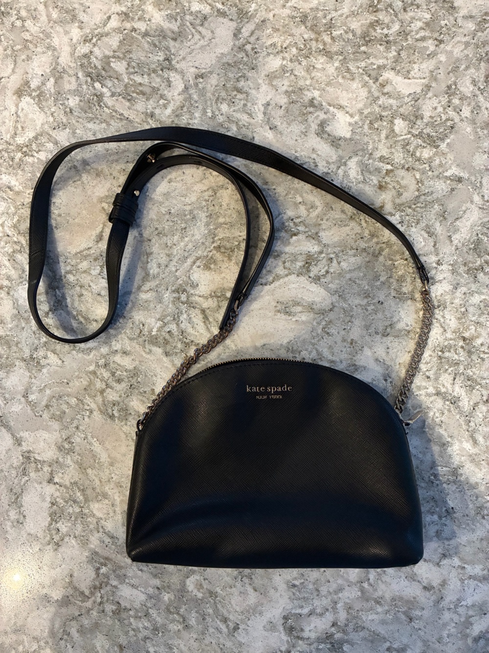 Kate Spade Black Saffiano Leather
Crossbody Bag Gold
Chain Strap